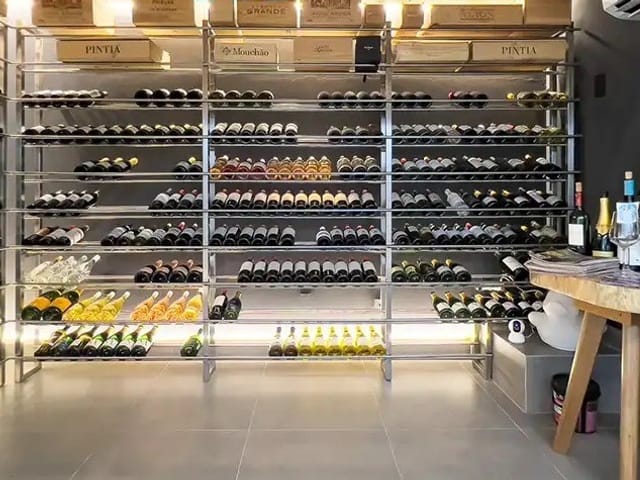 Sobrado com 450m² 4 quartos e 5 banheiros, à venda, no bairro Barra em Balneário Camboriú