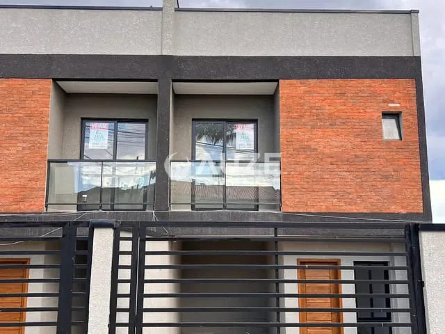 Sobrado 3 quartos e 3 banheiros, à venda, no bairro Xaxim em Curitiba