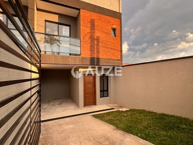 Sobrado 3 quartos e 3 banheiros, à venda, no bairro Xaxim em Curitiba