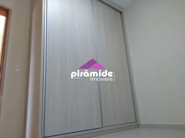 Sobrado com 250m² 3 quartos e 2 banheiros, à venda, no bairro Loteamento Villa Branca em Jacareí