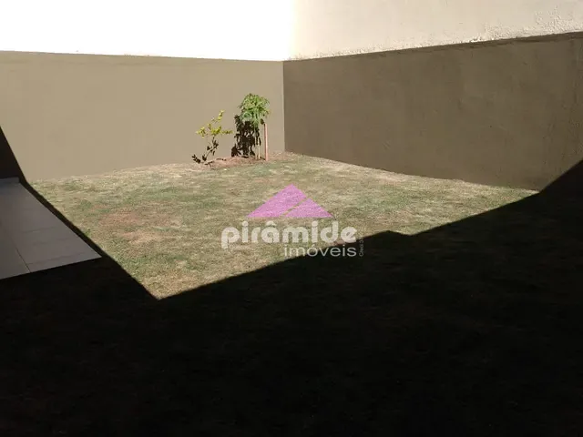 Sobrado com 250m² 3 quartos e 2 banheiros, à venda, no bairro Loteamento Villa Branca em Jacareí