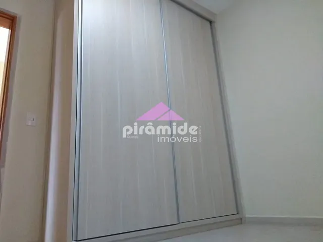 Sobrado com 250m² 3 quartos e 2 banheiros, à venda, no bairro Loteamento Villa Branca em Jacareí