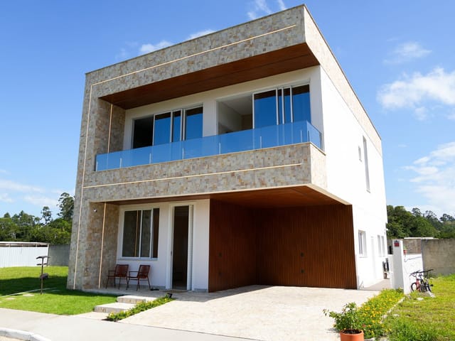 Sobrado com 255m² 3 quartos e 4 banheiros, à venda, no bairro Sertão do Trombudo em Itapema