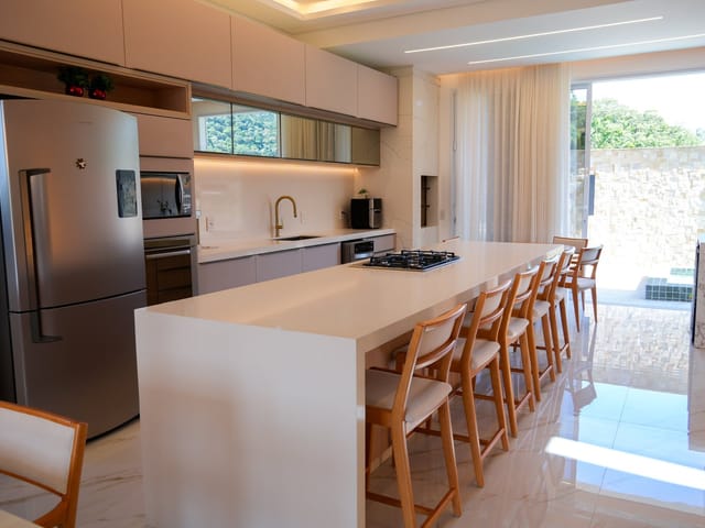 Sobrado com 255m² 3 quartos e 4 banheiros, à venda, no bairro Sertão do Trombudo em Itapema