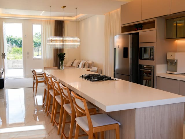 Sobrado com 255m² 3 quartos e 4 banheiros, à venda, no bairro Sertão do Trombudo em Itapema