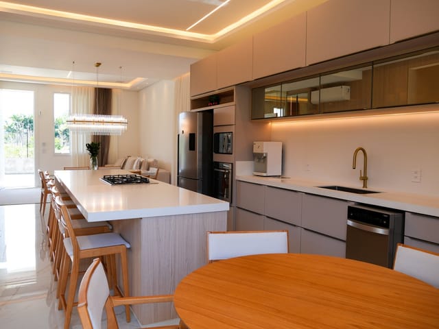 Sobrado com 255m² 3 quartos e 4 banheiros, à venda, no bairro Sertão do Trombudo em Itapema