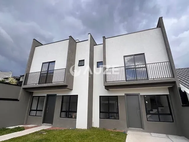 Sobrado 3 quartos e 3 banheiros, à venda, no bairro Xaxim em Curitiba
