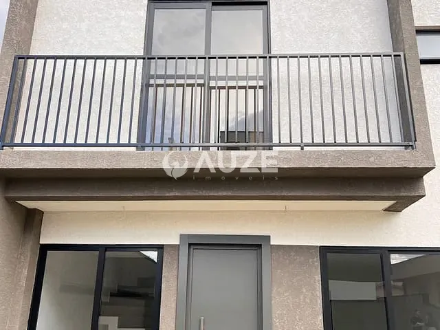 Sobrado 3 quartos e 3 banheiros, à venda, no bairro Xaxim em Curitiba