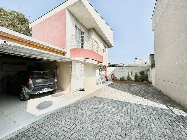Sobrado com 97m² 3 quartos e 3 banheiros, à venda, no bairro Pinheirinho em Curitiba