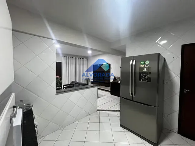 Sobrado 3 quartos e 3 banheiros, à venda, no bairro Jardim América em São José dos Campos