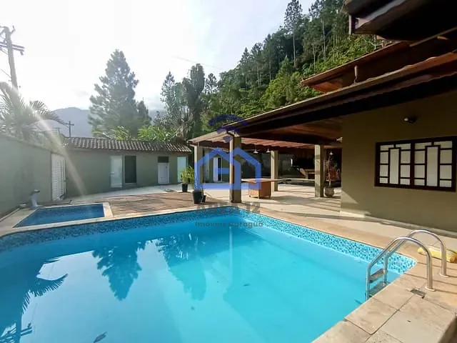 Casa com 900m² 4 quartos e 4 banheiros, à venda, no bairro Capricónio III em Caraguatatuba