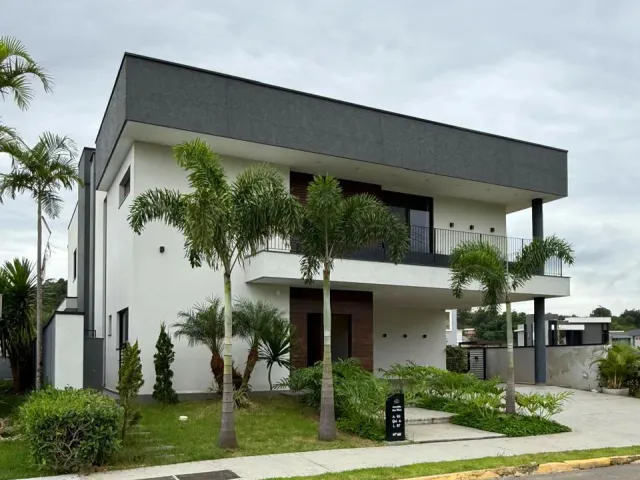 Sobrado com 311m² 4 quartos e 5 banheiros, à venda, no bairro Santa Regina em Camboriú