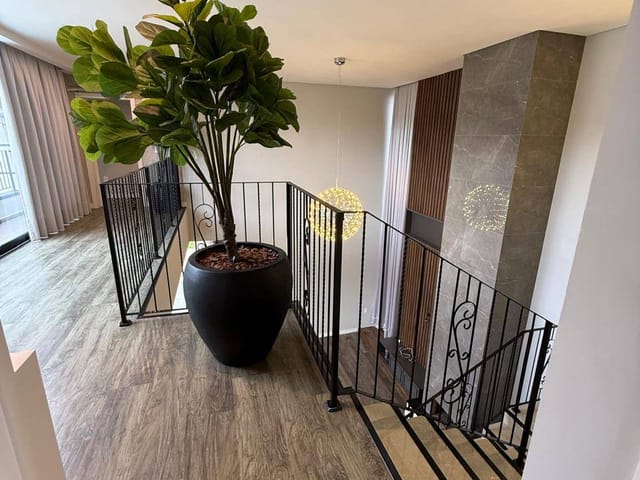 Sobrado com 311m² 4 quartos e 5 banheiros, à venda, no bairro Santa Regina em Camboriú