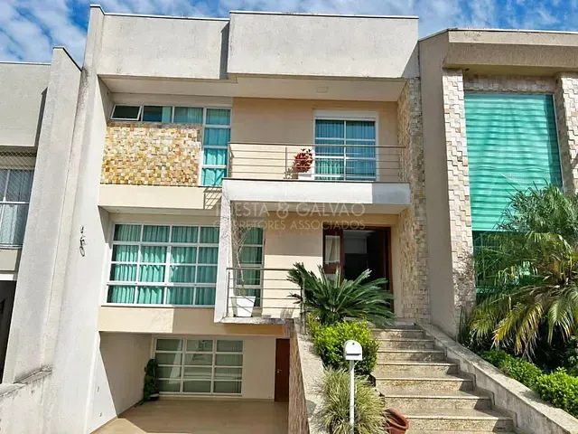 Sobrado com 261m² 3 quartos e 2 banheiros, à venda, no bairro Bairro Alto em Curitiba