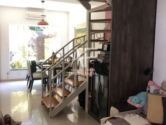 Sobrado com 224m², à venda ou para alugar, no bairro Bairro dos Guedes em Tremembé