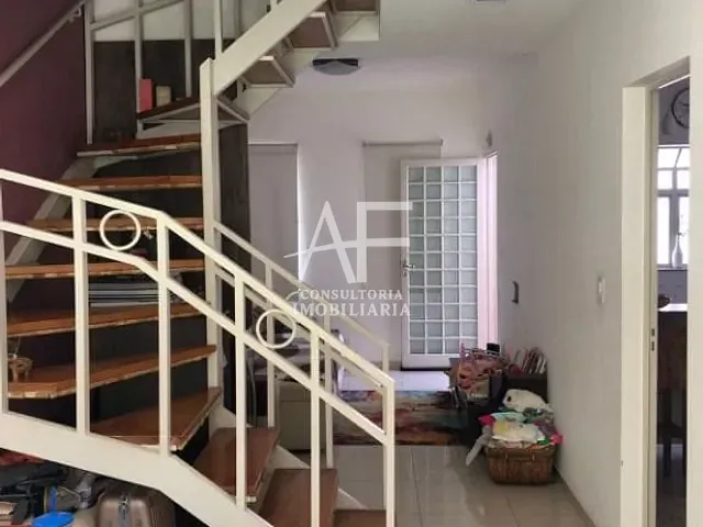 Sobrado com 224m², à venda ou para alugar, no bairro Bairro dos Guedes em Tremembé