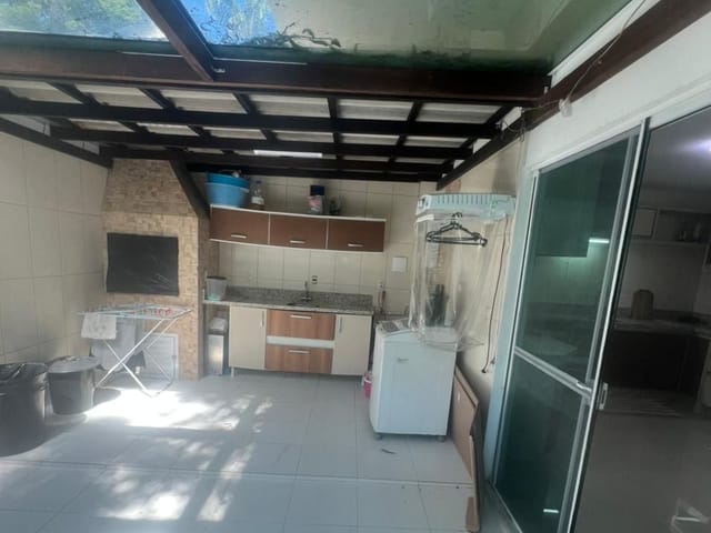 Sobrado com 243m² 3 quartos e 2 banheiros, à venda, no bairro Praia do Estaleiro em Balneário Camboriú