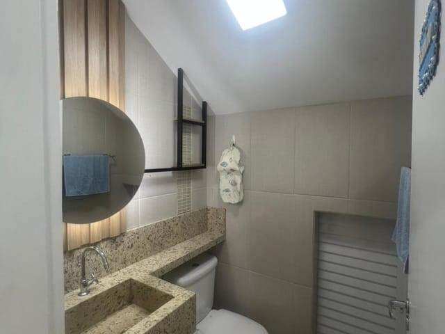 Sobrado com 243m² 3 quartos e 2 banheiros, à venda, no bairro Praia do Estaleiro em Balneário Camboriú