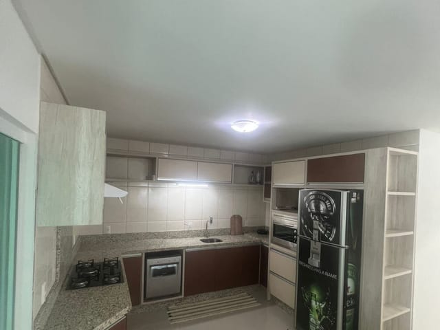 Sobrado com 243m² 3 quartos e 2 banheiros, à venda, no bairro Praia do Estaleiro em Balneário Camboriú