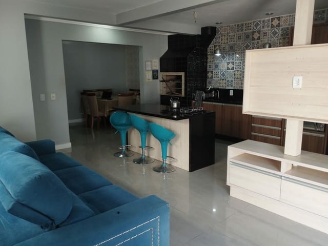 Sobrado com 225m² 3 quartos e 3 banheiros, à venda, no bairro Ingleses do Rio Vermelho em Florianópolis