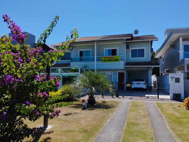 Sobrado com 225m² 3 quartos e 3 banheiros, à venda, no bairro Ingleses do Rio Vermelho em Florianópolis