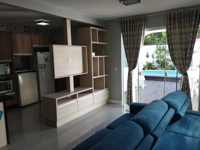 Sobrado com 225m² 3 quartos e 3 banheiros, à venda, no bairro Ingleses do Rio Vermelho em Florianópolis