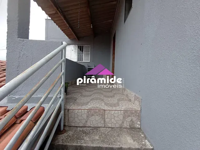 Sobrado 2 quartos e 2 banheiros, à venda, no bairro Jardim Santa Rosa em São José dos Campos