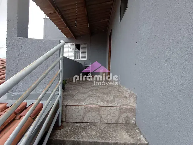 Sobrado 2 quartos e 2 banheiros, à venda, no bairro Jardim Santa Rosa em São José dos Campos