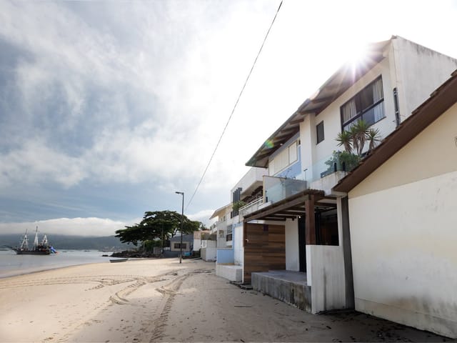 Sobrado com 174m² 4 quartos e 3 banheiros, à venda, no bairro Morrinhos em Bombinhas