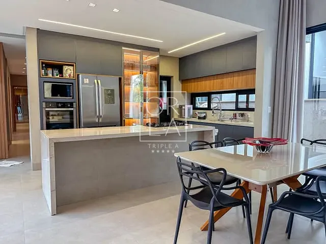 Casa com 434m² 4 quartos e 6 banheiros, à venda, no bairro Fazenda Vau das Pombas em Goiânia