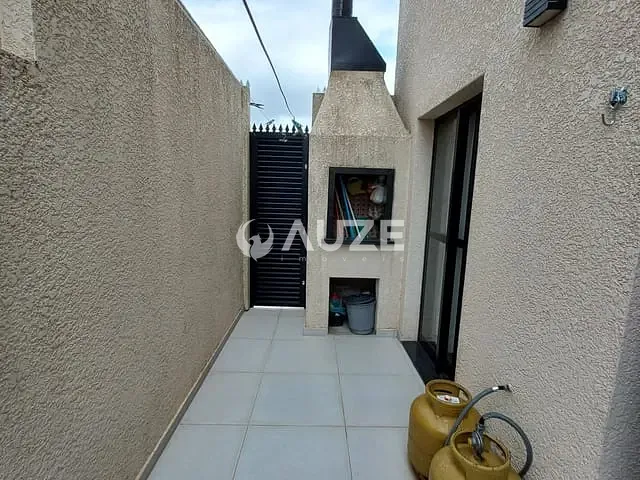 Sobrado com 203m² 4 quartos e 3 banheiros, à venda, no bairro Boqueirão em Curitiba