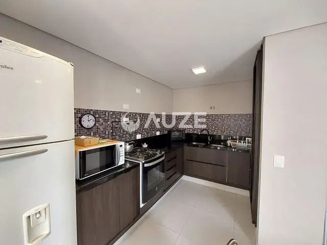 Sobrado com 203m² 4 quartos e 3 banheiros, à venda, no bairro Boqueirão em Curitiba