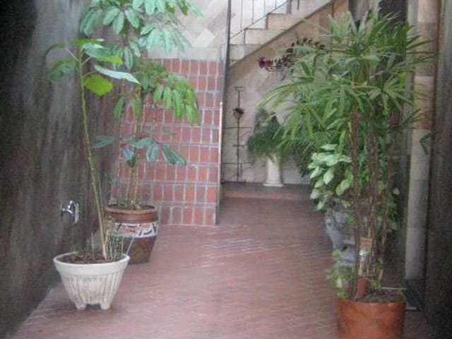 Sobrado com 200m² 6 quartos e 3 banheiros, à venda, no bairro Vila Granada em São Paulo