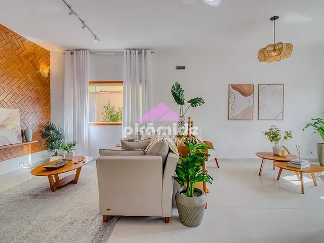 Sobrado com 390m² 7 quartos e 3 banheiros, à venda, no bairro Parque Brasil em Jacareí