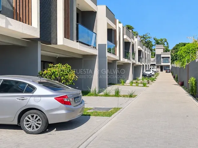 Sobrado com 98m² 3 quartos e 2 banheiros, à venda, no bairro Umbará em Curitiba