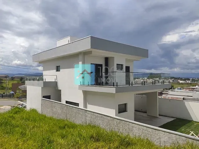 Sobrado com 250m² 3 quartos e 4 banheiros, à venda, no bairro Parque Residencial Maria Elmira em Caçapava