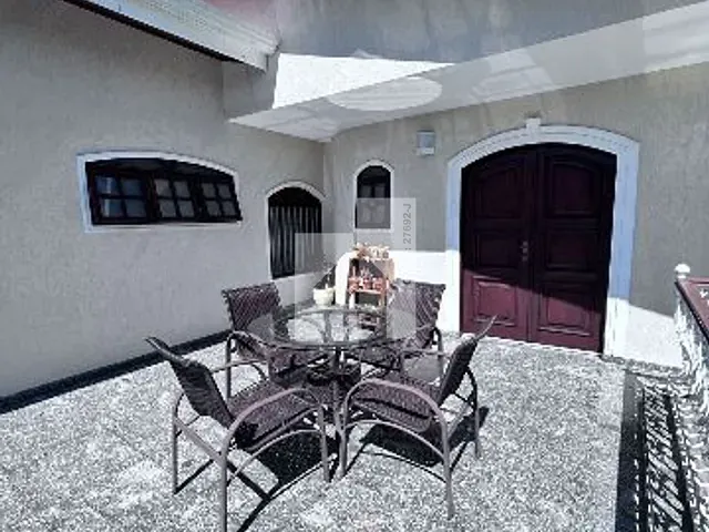 Sobrado com 200m² 3 quartos e 4 banheiros, à venda, no bairro Jardim do Lago em Jundiaí