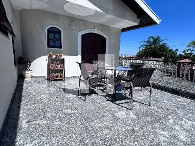 Sobrado com 200m² 3 quartos e 4 banheiros, à venda, no bairro Jardim do Lago em Jundiaí