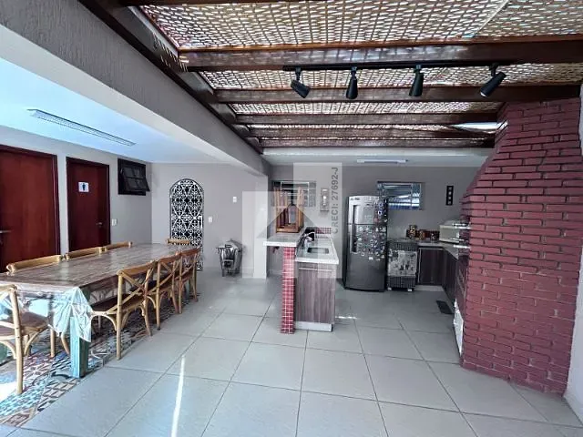 Sobrado com 200m² 3 quartos e 4 banheiros, à venda, no bairro Jardim do Lago em Jundiaí