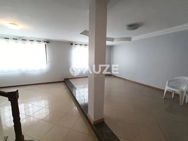 Sobrado com 271m² 3 quartos e 3 banheiros, à venda, no bairro Guabirotuba em Curitiba