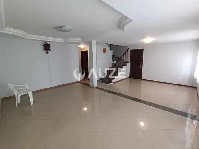 Sobrado com 271m² 3 quartos e 3 banheiros, à venda, no bairro Guabirotuba em Curitiba