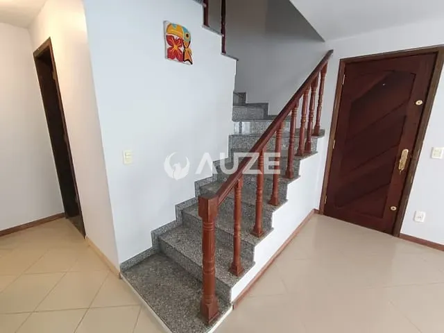 Sobrado com 271m² 3 quartos e 3 banheiros, à venda, no bairro Guabirotuba em Curitiba