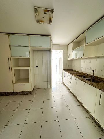 Sobrado com 243m² 3 quartos e 4 banheiros, à venda, no bairro Chácara Cachoeira em Campo Grande