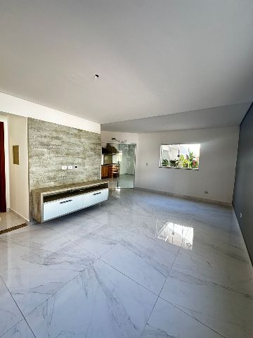 Sobrado com 243m² 3 quartos e 4 banheiros, à venda, no bairro Chácara Cachoeira em Campo Grande