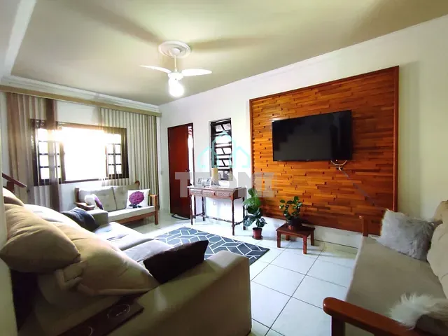 Sobrado com 250m² 2 quartos e 2 banheiros, à venda, no bairro Jardim Sandra Maria em Taubaté