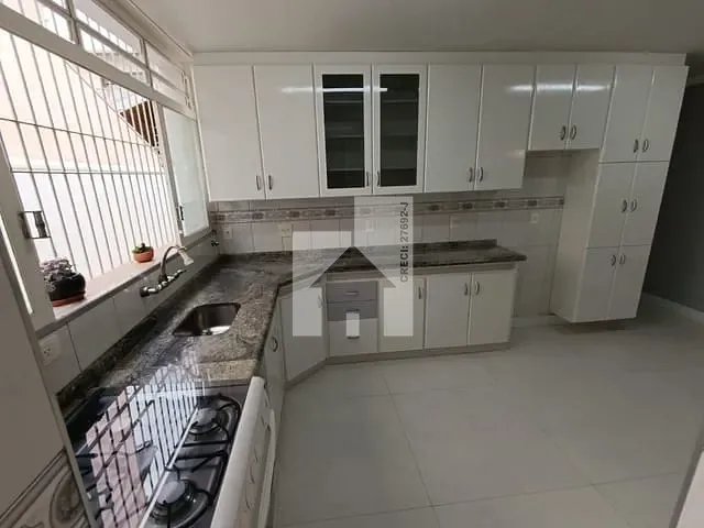 Sobrado com 145m² 2 quartos e 3 banheiros, para alugar, no bairro Vila Viotto em Jundiaí