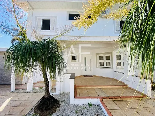 Sobrado com 600m² 4 quartos e 6 banheiros, à venda, no bairro Areão em Taubaté