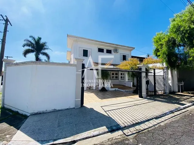 Sobrado com 600m² 4 quartos e 6 banheiros, à venda, no bairro Areão em Taubaté
