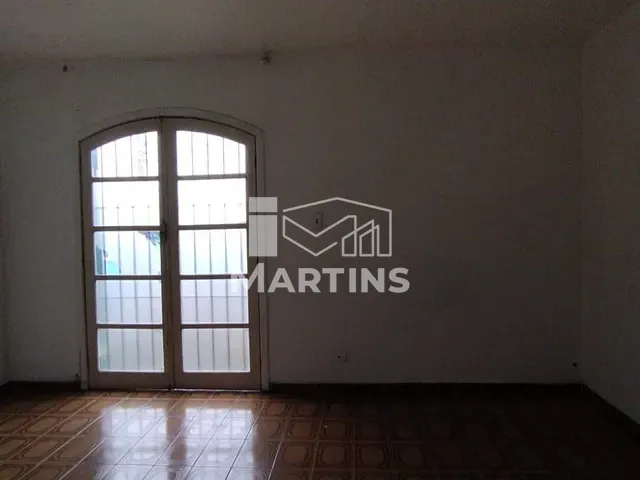 Sobrado com 240m² 4 quartos e 2 banheiros, à venda, no bairro Jardim Clementino em Taboão da Serra