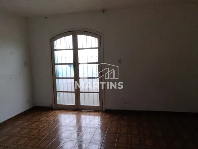 Sobrado com 240m² 4 quartos e 2 banheiros, à venda, no bairro Jardim Clementino em Taboão da Serra